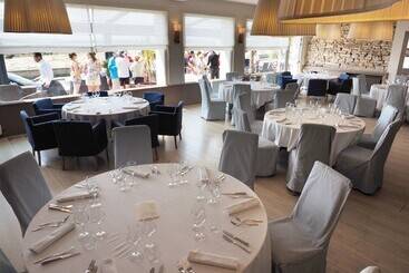 ホテル Logis Le Castel Ac H