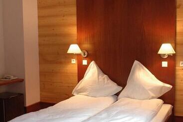 בית מלון כפרי Le Falken