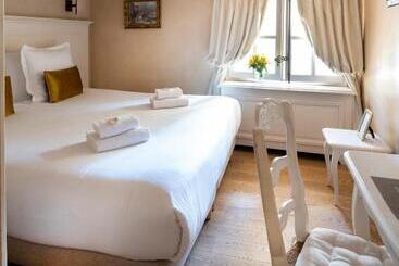 Hotel Les Quatre Dauphins