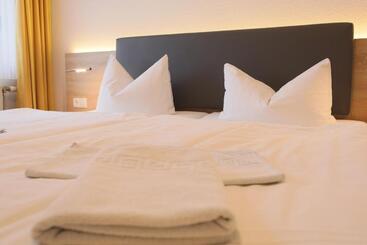 בית מלון כפרי & Restaurant Am Wasser