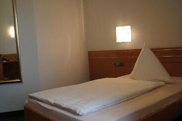 فندق Zur Eisenbahn