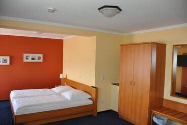 בית מלון כפרי Café Ernst