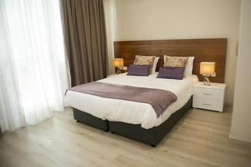 آپارتمان‌های توریست‌ها Manolia City Residences