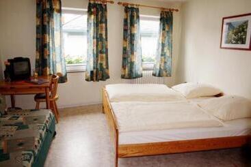 فندق Pension Bei Schinderhannes Und Julchen