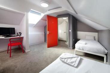 Sleeperdorm   Hostel