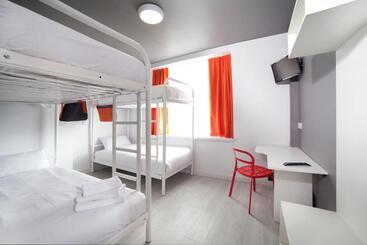 Sleeperdorm   Hostel
