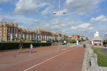 민박 The Coventry Guest House