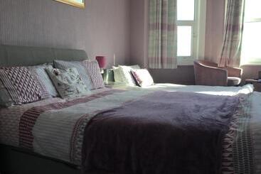 Bed and Breakfast The Coventry Guest House