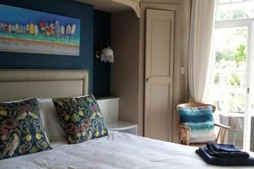 ベッドアンドブレックファースト The Poplars Guest House