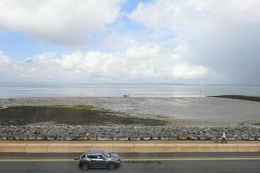 Hotel Shipping Lanes