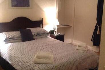 Hotel The Black Swan