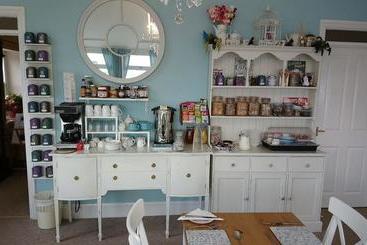 Llansabbath Country Farmhouse B&b