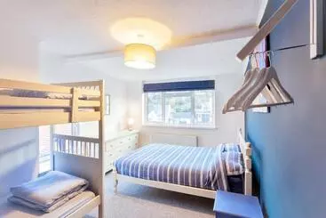Ocean Backpackers Self Catering Hostel