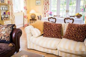 تختخواب و صبحانه Cherry Orchard Farm