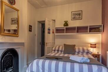 민박 Glyntwrog House