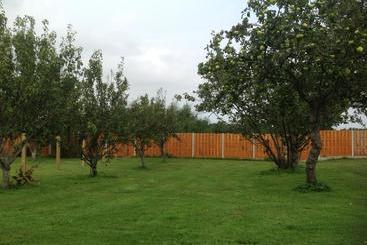 تختخواب و صبحانه Orme View Lodges