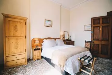 تختخواب و صبحانه Antrim House Guest Rooms & Suites