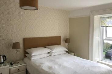 تختخواب و صبحانه Lawrenny Lodge