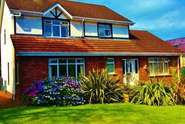 مبيت وإفطار Lurgan West Lodge