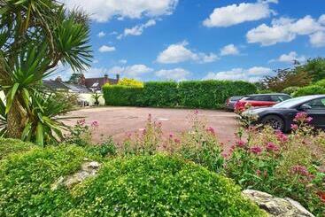 민박 Watermead House