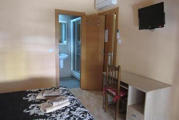 هاستل Hostal Abastos