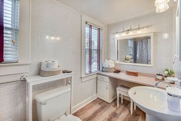 コテージ Charming Smithfield House: Walk To Downtown!