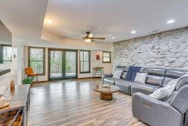 별장 The Duck Farm  Sugar Tree Hideaway W/ Yard!