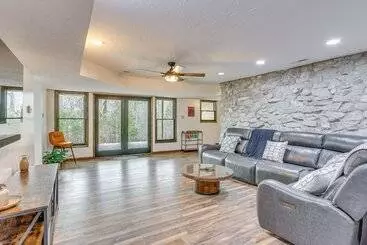 Mökkimajoitus The Duck Farm  Sugar Tree Hideaway W/ Yard!