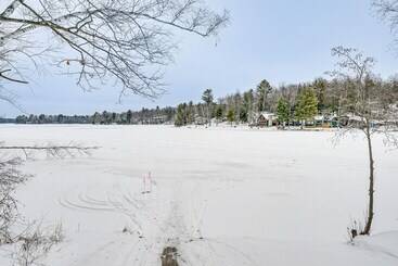 بيت ريفى Lakefront Suring Home W/ Pool Table + Views!