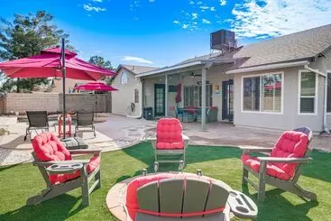 Mökkimajoitus Lovely Gilbert Home W/ Heated Pool: 3 Mi To Dtwn!