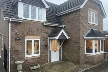 Residenssi Remarkable 3 Bed House In Netley Abbey Southampton