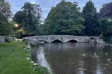 Mökkimajoitus Superbly Appointed 3 Bedrooms And 3 Bathrooms