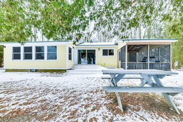 コテージ Waterfront North Hero Home W/ Screened Porch