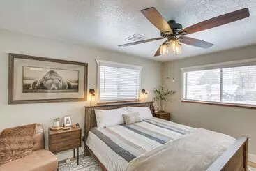 コテージ Garden City Vacation Rental, Walk To Public Beach!