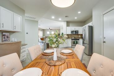 コテージ Goodyear Desert Oasis: Private Yard & Heated Pool!