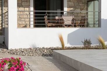 Michelangelo Suites And Apartments