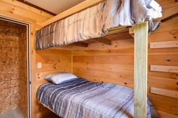 Сельский дом Houtzdale Home W/ Shuffleboard & Pickleball!