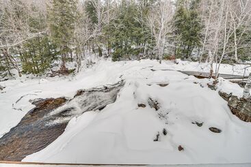 Сельский дом Maine Home W/ Hot Tub & Snowmobile Trail Access!