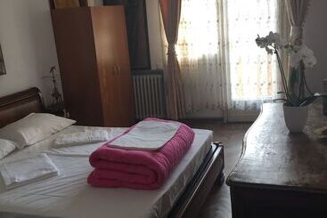 تختخواب و صبحانه Ca  Barbaria