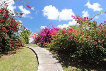 هتل Residence Les Cayalines