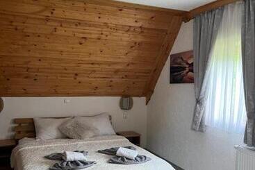 בית מלון כפרי Rustic Inn River 2