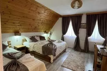 Hotel Rustic Inn River 2