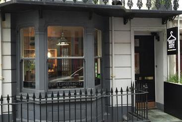 Hotel Guest And The City