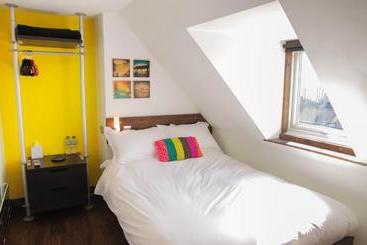 Hotel Guest And The City