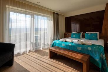 Castellum Hotel Hollókő