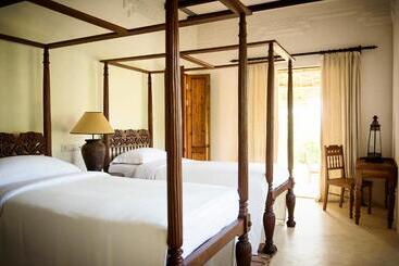 Hotel Qambani Luxury Resort