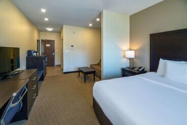هتل Comfort Inn & Suites