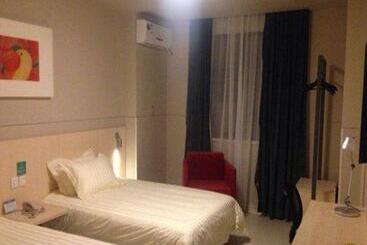 Atour Light Hotel Shenzhen North Station Hongshan Metro Station