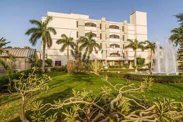 Отель Quality Inn Palms