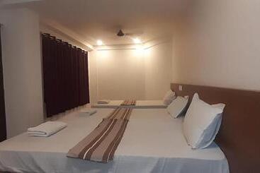 בית מלון כפרי Plaza Tourist Home